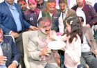 मुख्यमंत्री ने शिमला में नागरिकों के साथ होली खेली।