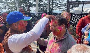 जयराम ठाकुर भाजपा कार्यकर्ताओ के साथ मनाया होली का पावन पर्व