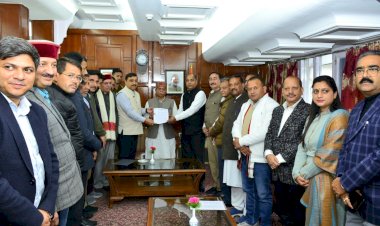 भाजपा विधायक दल ने लाखो की संख्या में कांग्रेस के खिलाफ हस्ताक्षर राज्यपाल को सौंपे • ज्ञापन भी सौंपा गया, राज्यपाल से लगाई सरकार के खिलाफ एक्शन की गुहार