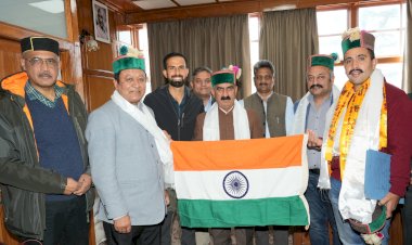 पर्वतारोही अमित नेगी ने मुख्यमंत्री से भेंट की