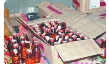 नशा माफिया के खिलाफ नारी शक्ति मुखर, शराब की कई पेटियां की नष्ट
