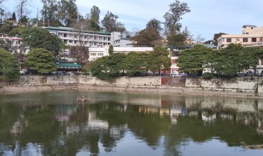 दो साल सेऐतिहासिक पक्का टैंक रात के अंधेरे में ..... -नगर परिषद बिल भरने की स्थिति नही