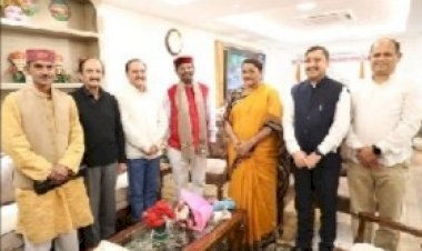 समुदाय के मुद्दे को लेकर केंद्रीय जनजातीय मंत्री अर्जुन मुंडा व रेणुका सिंह से मुलाक़ात