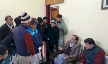 जन-समस्याओं का समय पर समाधान करें अधिकारी-हर्षवर्धन चौहान........ उद्योग मंत्री ने सतौन और कफोटा में सुनी जन-समस्यायें