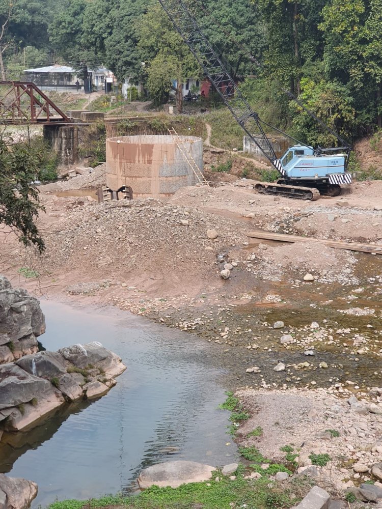 परकोलेशन वैल से ग्रामीणों को उपलब्ध होगा रोजाना हजारों लीटर शुद्ध पेयजल  जल शक्ति विभाग द्वारा बिक्र मबाग पंचायत में क्षेत्र में मारकंडा नदी में 7 परकोलेशन वैलों निर्माण जारी