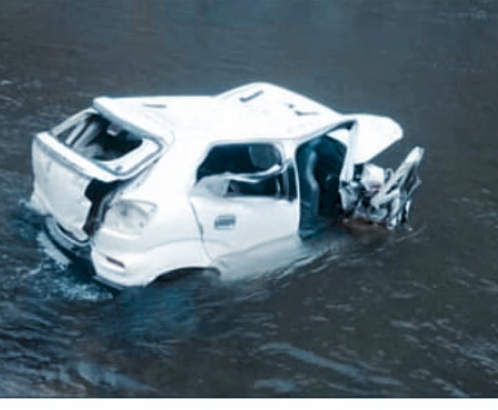 दर्दनाक : अनियंत्रित होकर टोंस नदी में समाई कार, हादसे में चार लोगों की मौत