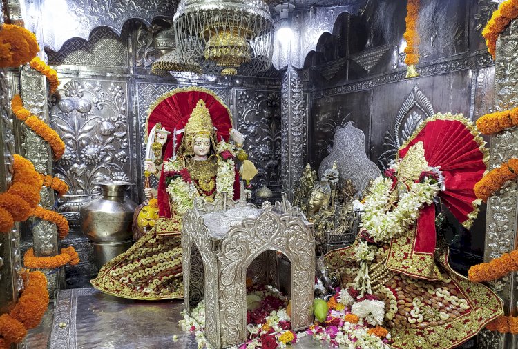 माता बालासुंदरी मंदिर में चैत्र नवरात्र पर लगी भक्तो की भीड़, डीसी सिरमौर ने हवन के साथ किया शुभारंम्भ