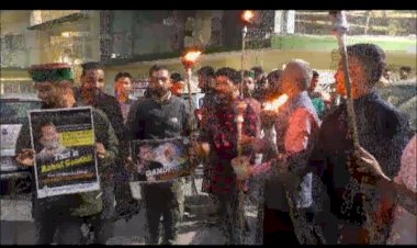 युवा कांग्रेस ने निकाला मशाल जुलूस.......राहुल गांधी की संसद सदस्यता रद्द करने का जताया विरोध