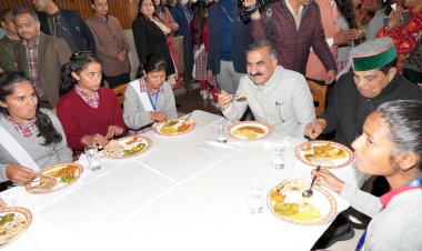 मुख्यमंत्री के आग्रह पर विधानसभा की कार्यवाही देखने पहुंची बालिका आश्रम की बच्चियां