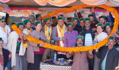 कांगड़ा ज़िले के बीड़ में एक्यूरेसी पैराग्लाइडिंग प्री-वर्ल्ड कप के समापन समारोह की अध्यक्षता की मुख्यमंत्री ने.......... लैंडिंग साइट बीड़ के आसपास किया जाएगा भूमि का अधिग्रहण