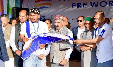 कांगड़ा ज़िले के बीड़ में एक्यूरेसी पैराग्लाइडिंग प्री-वर्ल्ड कप के समापन समारोह की अध्यक्षता की मुख्यमंत्री ने.......... लैंडिंग साइट बीड़ के आसपास किया जाएगा भूमि का अधिग्रहण