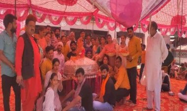 मां ज्वालामुखी के दर में चढ़ाया 21 किलो चांदी का छत्र,.......... दिल्ली के भक्त ने बेटी के लिए मांगी थी मन्नत श्रद्धालु ने