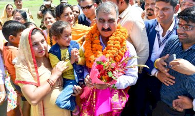 नौकरी हिमाचल में चंडीगढ़ में बैठकर डकार रहे वेतन........... 308 टीचर ले रहे फ्री सैलरी, सीएम ने मांगी रिपोर्ट