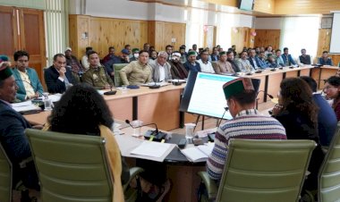 सभी विभाग कार्य योजना बनाकर कार्य करना सुनिश्चित बनाएं-जगत सिंह नेगी....... अधिकारियों के साथ बैठक कर विकासात्मक योजनाओं की समीक्षा की