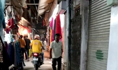 उड़ाई जा रही है अदालत के आदेशों की धज्जियां....... प्रमुख बाजार में दो पहिया वाहनों की आवाजाही जारी ..... -बड़ा चौक में धड़ल्ले से हो रही है अवैध पार्किंग