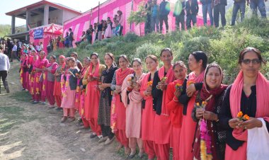 सीपीएस ने हरी झंडी दिखा बस को किया रवाना...... छरोडनाला से  भरेण गांव के लिए .... बस को किया रवाना...... छरोडनाला से  भरेण गांव के लिए ....