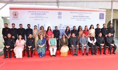 राष्ट्रपति ने भारतीय लेखा परीक्षा एवं लेखा सेवा प्रशिक्षु अधिकारियों के साथ संवाद कार्यक्रम में भाग लिया.......