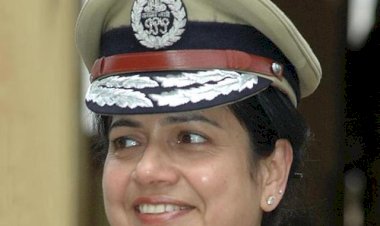 थाने में साथियों के साथ जाम छलका रहे थे दरोगा,...... अचानक पहुंची एसपी फिर क्या हुआ जानिए.....