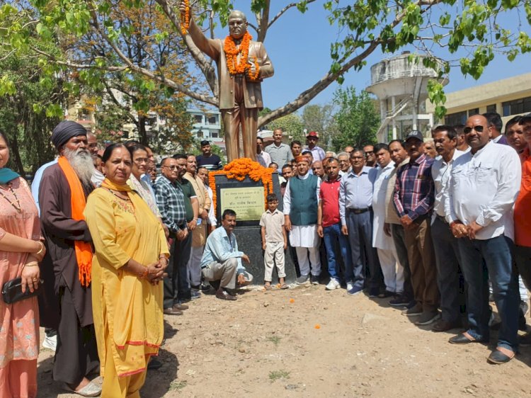 बाबा  साहेब डा भीमराव अम्बेडकर  जयंती पर भाजपा नाहन मण्डल ने श्रद्धा सुमन अर्पित किए