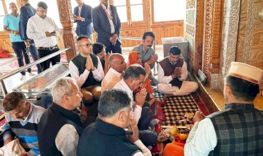 मुख्यमंत्री  सुखविंदर सिंह सुक्खू  ने.....  तारा देवी मंदिर में पूजा-अर्चना की.......