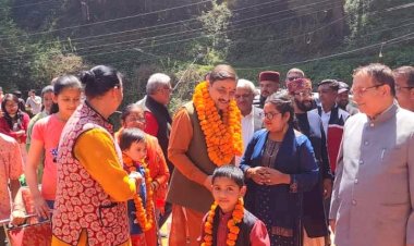 अभिनंदन कार्यक्रम में रामनगर पहुंचे....... सांसद सुरेश कश्यप, विकास कार्यों के लिए 10 लाख की सौगात....