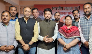 अनुराग ठाकुर ने कार्यकर्ताओं को दिए,,,,, चुनावी टिप्स, जलेबी का आनंद उठाया,,,,,