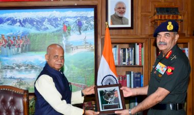 कमांडिंग-इन-चीफ ने राज्यपाल से की भेंट.....