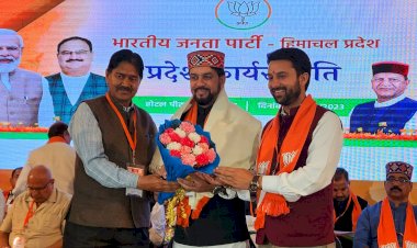 मोदी है तो मुमकिन है : अनुराग.....कहा  प्रधानमंत्री  मोदी ने हमें गुलामी की मानसिकता से निकलने का काम किया ..........