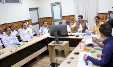 लोक निर्माण विभाग मंत्री ने ली विभागीय अधिकारियों की बैठक.... विकास कार्यों की वस्तुस्थिति और प्रगति का लिया जायजा.....