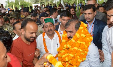 जिला कांगड़ा को पर्यटन राजधानी के रूप विकसित करने की विभिन्न परियोजनाओं की समीक्षा की मुख्यमंत्री ने ..... सरकार............ पारंपरिक पर्यटन स्थलों के जीर्णोंद्धार के लिए दृढ़ता से कर रही है कार्य:....... सुखविंदर सिंह सुक्ख........