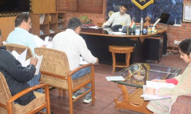 गत चार माह में........ 23,11,22,463 रुपये मूल्य की वस्तुएं उपभोक्ताओं को वितरित की गई...... उपायुक्त कुल्लू आशुतोष गर्ग ने सार्वजनिक वितरण समिति की समीक्षा बैठक की अध्यक्षता.......