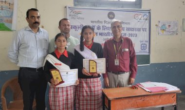 कनिका और आरुषि की जोड़ी ने,,,,,, जीता 5000 का प्रथम पुरस्कार,,,,,,,