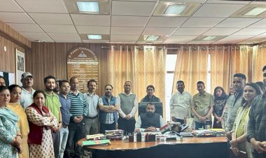 हिमाचल प्रदेश पॉवर कॉरपोरेशन के कर्मचारियों ने ..........ओपीएस के लिए  सौंपा विज्ञापन ज्ञापन .........