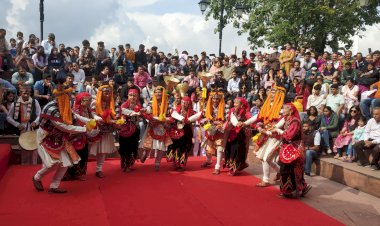 रिज मैदान में आयोजित किया पर्यटन उत्सव........ जिला कुल्लू के कलाकारों ने दी प्रस्तुति.......