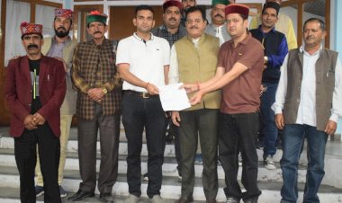 बिजली महादेव मन्दिर प्रबन्धक कमेटी ने..... सशर्त  बिजली महादेव के लिये  रोपवे निर्माण को लेकर उपायुक्त कुल्लू को सौंपा ज्ञापन .....