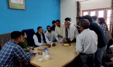 अजय सोलंकी ने त्रिलोकपुर में सुनी जन-समस्यायें..... माता  बालासुंदरी  मंदिर में टेका माथा .....