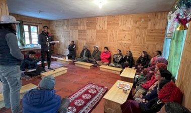 मिशन लाइफ के तहत  सिस्सू क्षेत्र को स्वच्छ व हरा-भरा रखने के लिए होटल व गेस्ट हाउस मालिकों को किया जागरूक,,,,,,, छिमे आंगमो, महाप्रबंधक डीआईसी केलांग