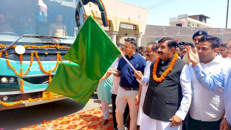 उप मुख्यमंत्री ने  माता श्री चिंतपूर्णी -दिल्ली वोल्वो बस को हरी झंडी दिखा कर किया रवाना.......... वोल्वो बस सेवा से धार्मिक पर्यटन को मिलेगा बढ़ावा.......