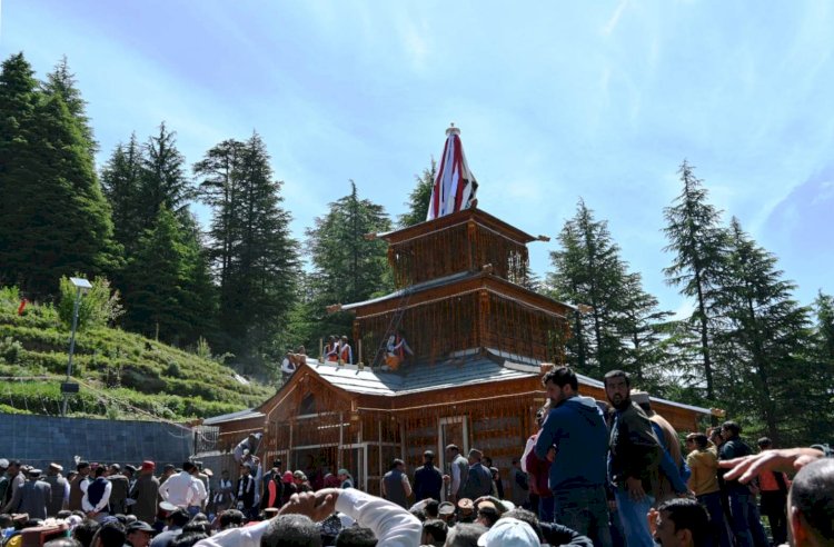 शिक्षा मंत्री ने श्री क्यांलू देवता महाराज के मंदिर प्रतिष्ठा कार्यक्रम में बतौर मुख्य अतिथि की शिरकत.......... देवता जी के सामने नवाया शीश, लोगों के उज्जवल भविष्य की कामना की.........