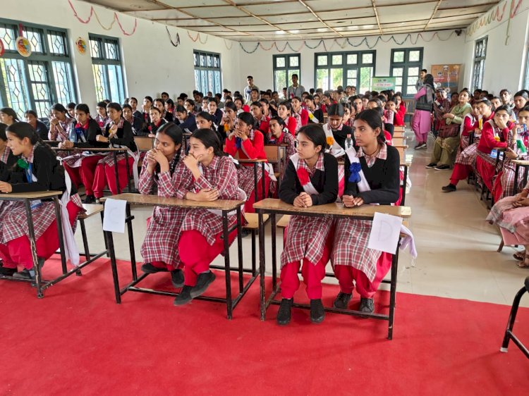 जुन्गा स्कूल में........ मनाया खण्ड स्तरीय विश्व माहवारी स्वच्छता दिवस...... वो दिन योजना के अंतर्गत मासिक धर्म स्वच्छता के बारे में छात्राओं को दी विस्तृत जानकारी........