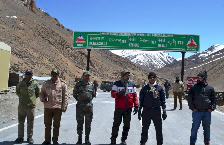 सोमवार  से .......लेह-मनाली मार्ग दोनों ओर के लिये यातायात के लिए खुला रहेगा। यातायात के सुचारू संचालन  की  समय सारणी  का भी सख्ती से पालन किया जाए....