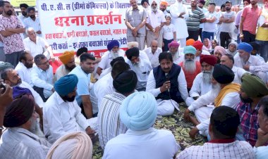 सरकार और राजनीतिक स्तर पर उठाया जाएगा सनोली-मजारा और आसपास के गांव का मामला......... उपमुख्यमंत्री ने सनोली में निजी कंपनी के खिलाफ धरना दे रहे लोगों से की मुलाकात......