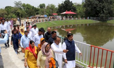 आम आदमी की सेवा के एजेंडे पर आगे बढ़ रही है सरकार - मुकेश अग्निहोत्री ऊना के पंजावर में उपमुख्यमंत्री ने सुनी जन समस्याएं.....