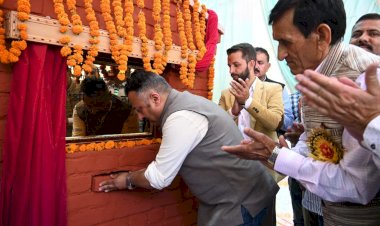 निवेशकों की सुविधा के लिए निवेश नीति में संशोधन करेगी प्रदेश सरकार..... मुख्यमंत्री ने लम्बित परियोजनाओं को शीघ्र स्वीकृतियां प्रदान करने का आश्वासन दिया........