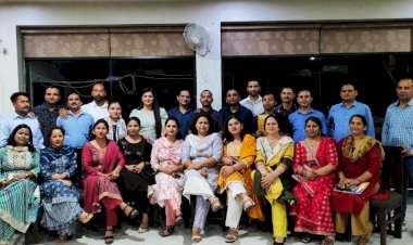 जवाहर नवोदय विद्यालय का पूर्व छात्र मिलन समारोह.......2 दशकों से अधिक समय बाद एक दूसरे से मिले तो  हो गई आंखें नम....