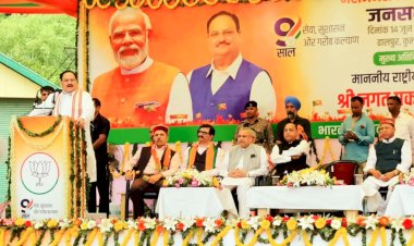 आज कांग्रेस के युवराज ....... अफजल हम शर्मिंदा हैं तेरे कातिल जिंदा है, भारत तेरे टुकड़े टुकड़े इंशा अल्लाह इंशा अल्लाह नारे लगाने वालों से गले मिल रहे हैं.... नड्डा