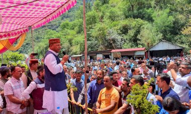 प्रशासन ने...... हमें मृतक के घर जाने से रोका........ कल 12 जिलों में करेंगे धरना प्रदर्शन : बिंदल..... आम जनता एक प्रश्न पूछ रही है क्या यहां पर कोई अतीक अहमद जैसा सरगना काम तो नहीं कर रहा ?........