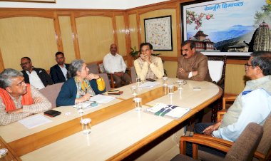 मुख्यमंत्री ने ..............उपायुक्तों और पुलिस अधीक्षकों के साथ वर्चुअल बैठक की........