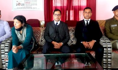 कानून व संस्कार एक ही सिक्के के दो पहलू ....  मुख्य न्यायिक दंडाधिकारी विक्रांत कौशल ......नशीली दवाओं के दुरुपयोग के खिलाफ ....... गोंदला में ग्रामीणों को किया जागरूक.....|