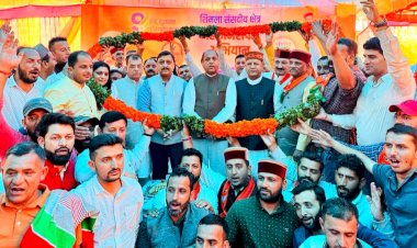 भाजपा लोकतांत्रिक तरीके से जनता की आवाज उठाती है,....... कांग्रेस को होती है तकलीफ ...... कांग्रेस की सरकार ने महिलाओं, युवाओं, किसानों, बागवानों और हिमाचल प्रदेश की प्रबुद्ध जनता गण के साथ धोखा किया......: बिंदल